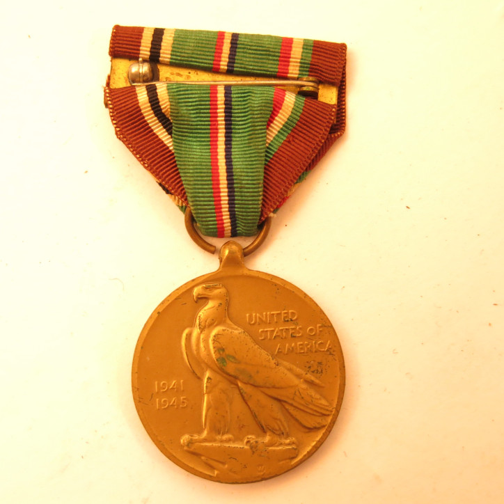 Médaille US campagne 1941 1945 Réf me28 bo9 