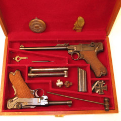 Boite de présentation pour 2 Luger P08 Artillerie ou court ref 6