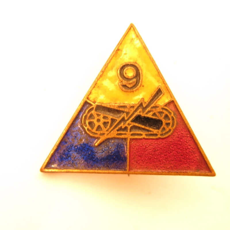 Insigne emaillé original 9 th tankiste ref bo 12  