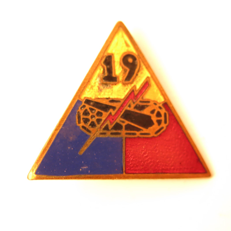 Insigne emaillé original 19 th tankiste ref bo 12  