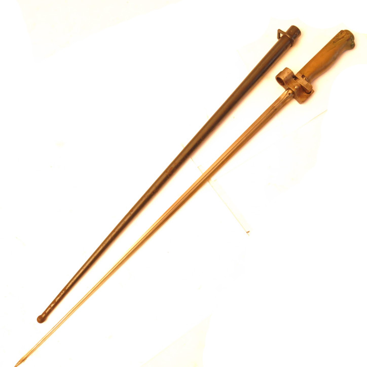 Baïonnette originale modele 1915  du fusil Lebel avec fourreau ref bay 33