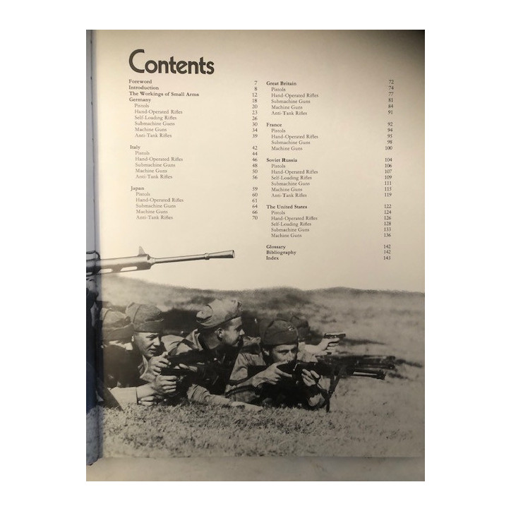 Livre World War II Small Arms de John Weeks et21