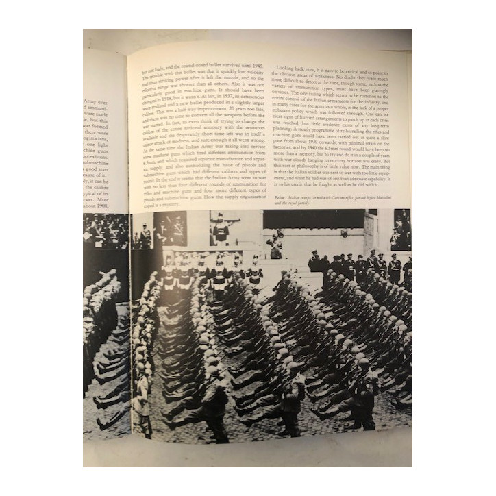 Livre World War II Small Arms de John Weeks et21