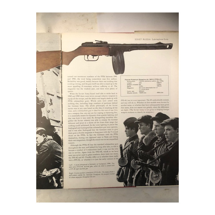 Livre World War II Small Arms de John Weeks et21