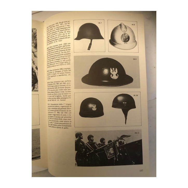 Livre Elmetti di tutto il mondo (Helmets of the world) de Paolo Marzetti et21