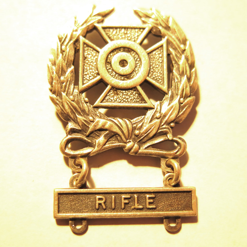 Badge qualification expert  rifle  Sterling US Army 39/45 ref 70 bo 5