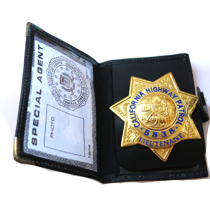 Plaque police US California Highway patrol Lieutenant   5838 avec cuir  ref bo 102 