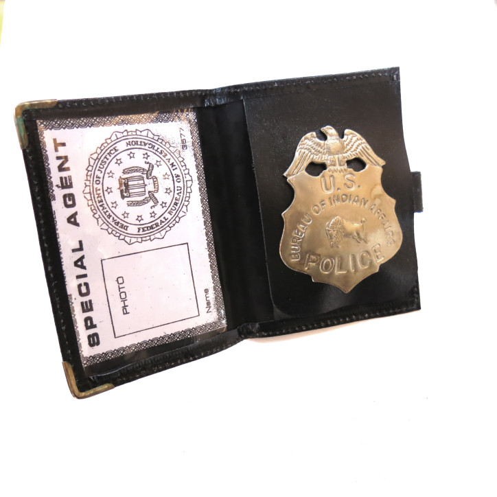 Plaque police Bureau indian affaires avec cuir ref bo 98