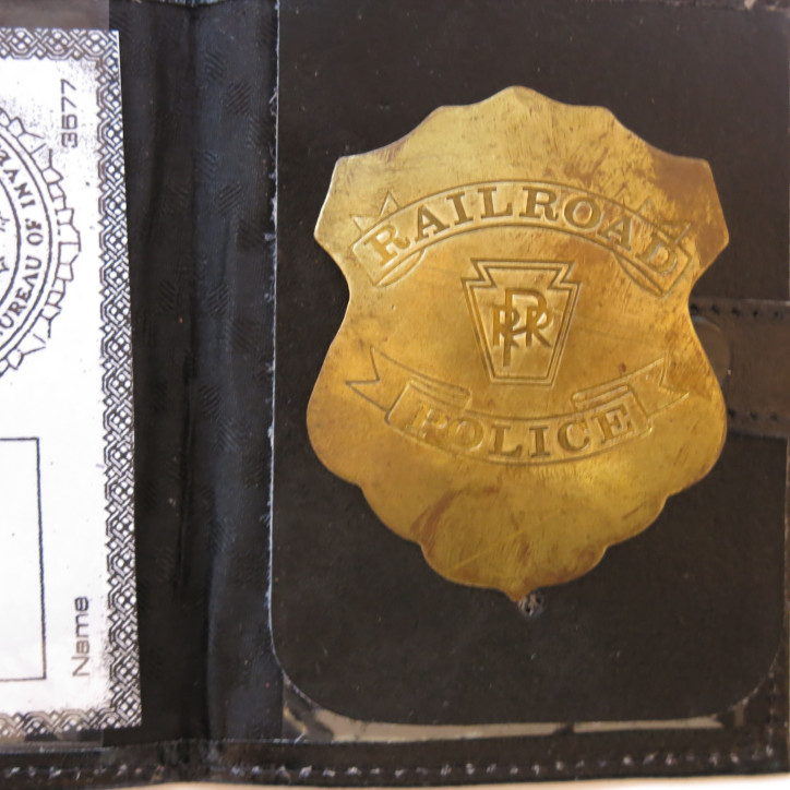 Plaque police Rail Road PRR  avec cuir ref bo 104 