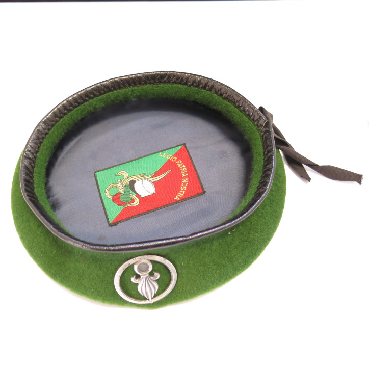 Beret Legion avec insigne metal argent  ref be 41