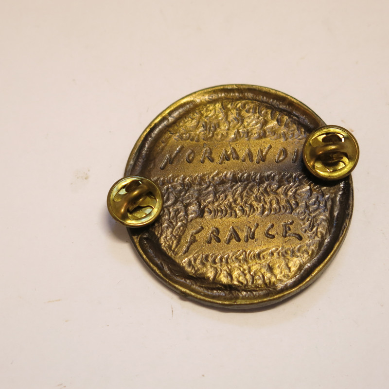 Badge D DAY anniversaire debarquement 1944 -2004 ref bo 42 