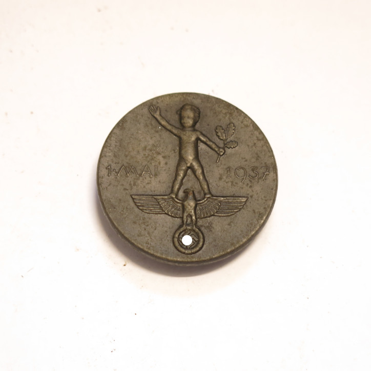 Insigne de journée  Allemande 1 Mai 1937 ref R 6 bo 43