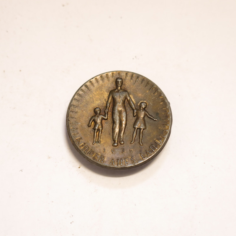 Insigne de journée  Allemande kinder aufs land ref R 7 bo 43