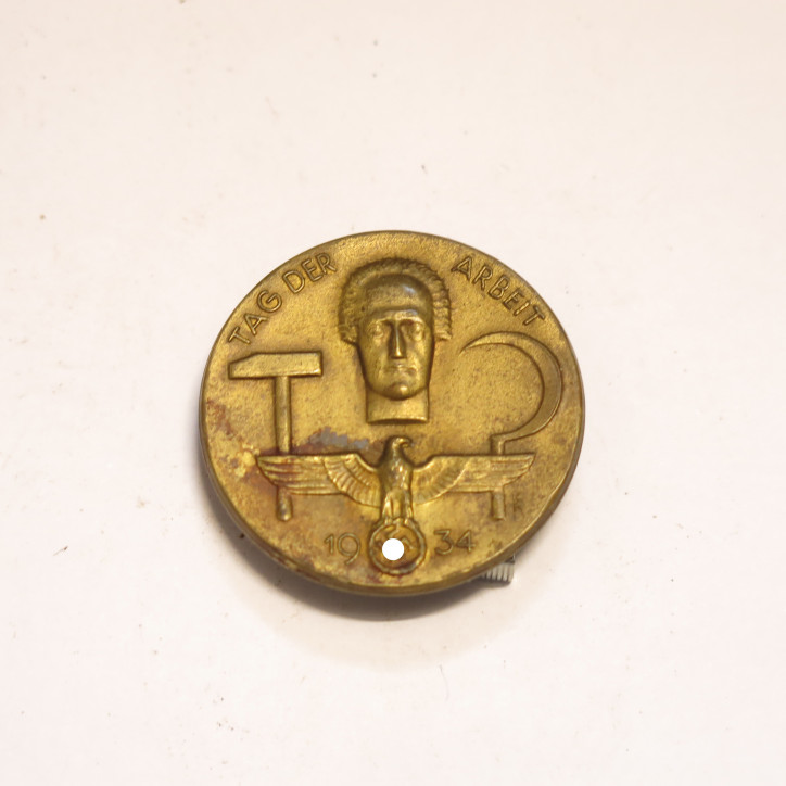 Insigne de journée  Allemande tag der arbeit 1934 ref R 9 bo 43