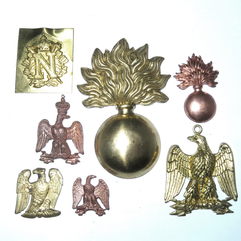 Lot de 8 attributs divers