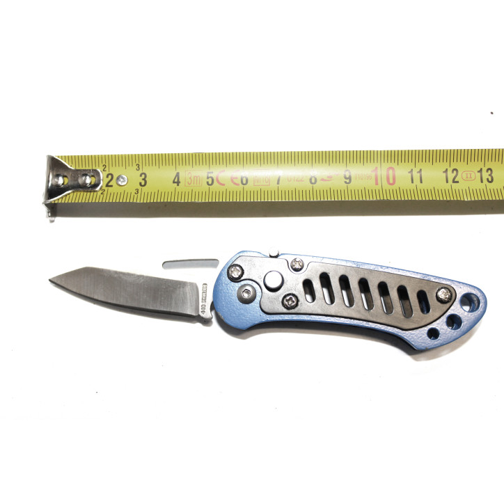 Couteau 440 Stainless noir et bleu