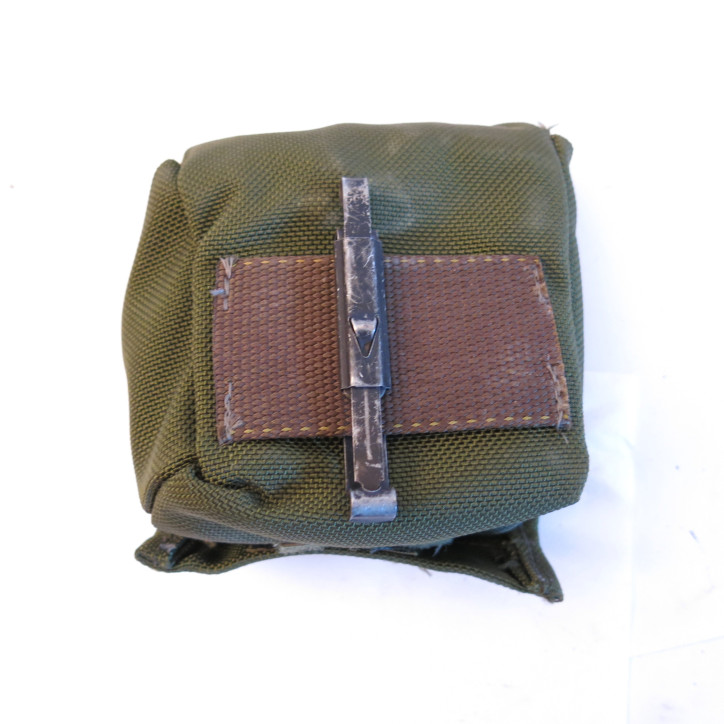 Kit first aid individuel nylon complet US Army Vietnam ref vn 777