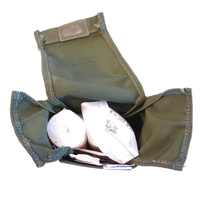Kit first aid individuel nylon complet US Army Vietnam ref vn 777