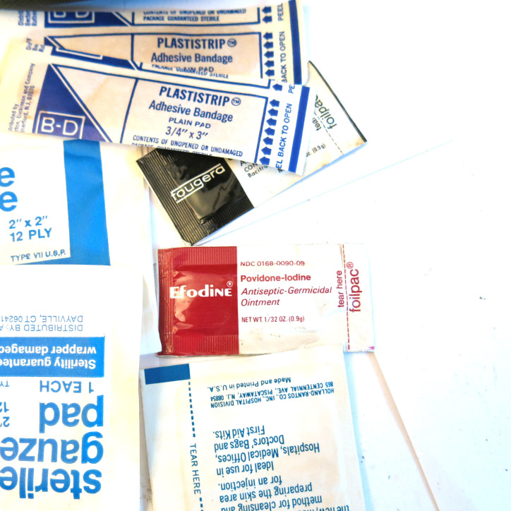 Kit first aid individuel nylon complet US Army Vietnam ref vn 777