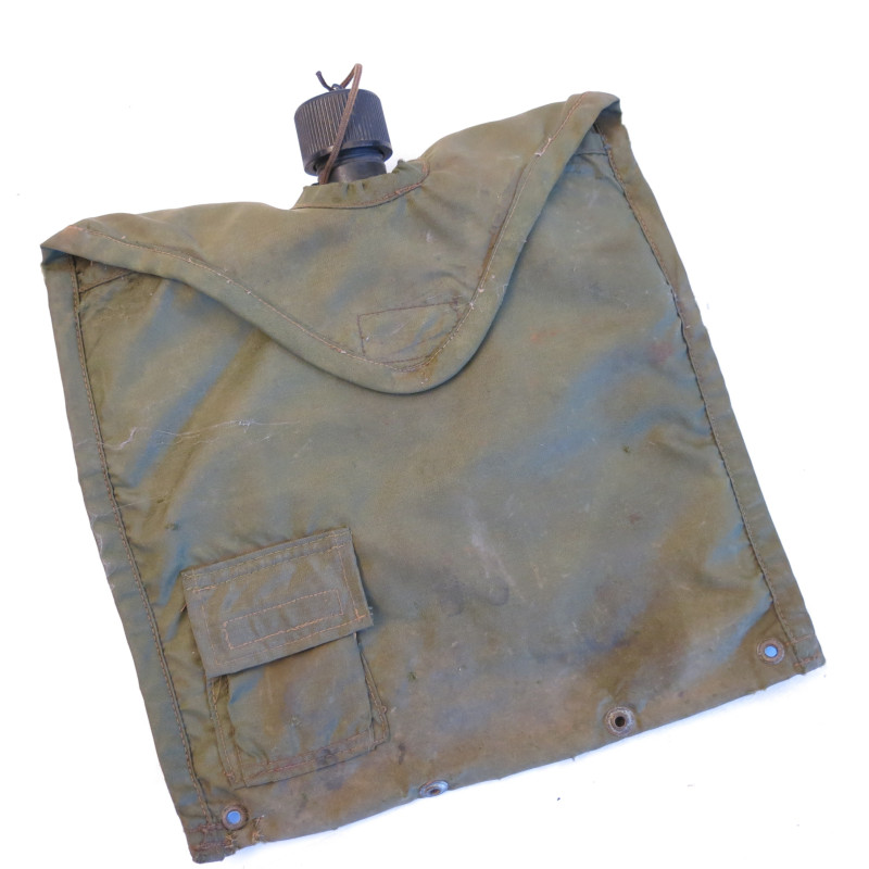 Canteen  2 quart US 1967 Vietnam avec sa housse   ref u 166