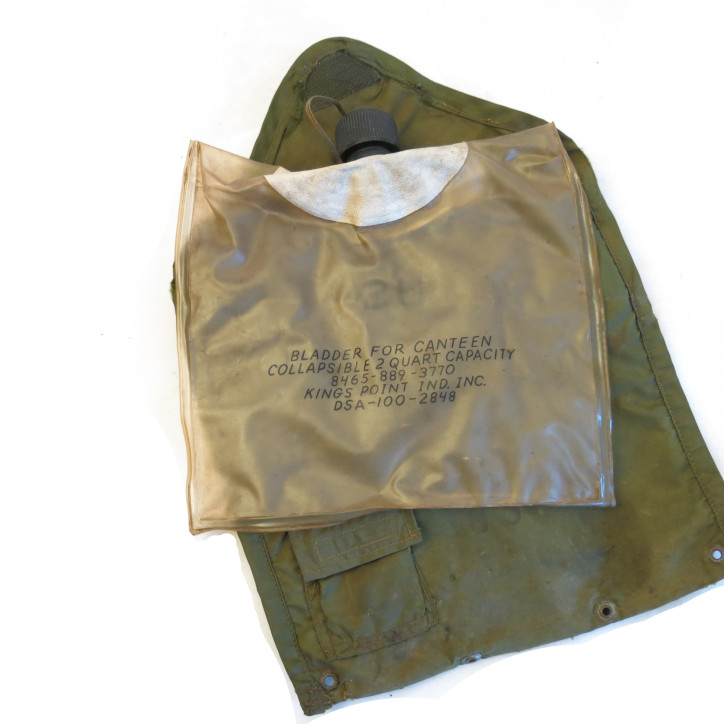 Canteen  2 quart US 1967 Vietnam avec sa housse   ref u 166