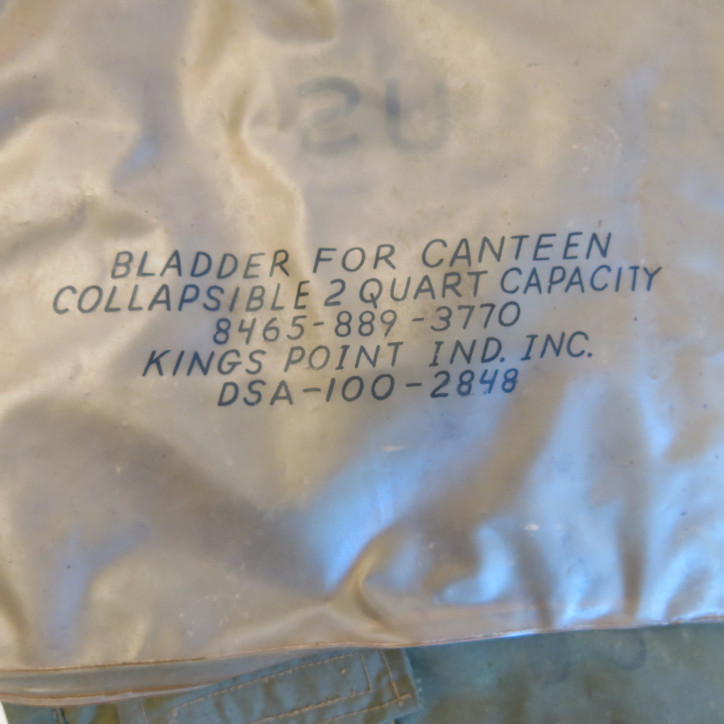 Canteen  2 quart US 1967 Vietnam avec sa housse   ref u 166