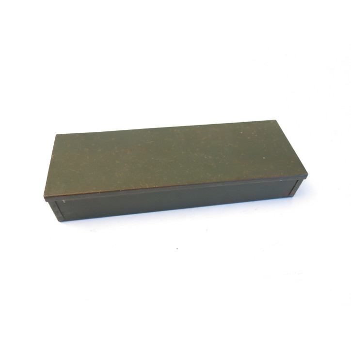 Petite boite vide  pour mitrailleur MG 13 couleur verte 