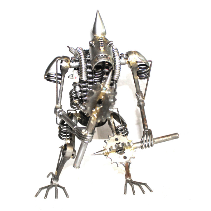 Statuette métallique d'Alien avec massue