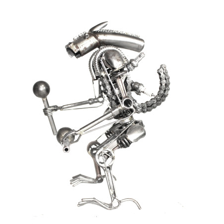 Statuette métallique d'Alien avec marteau