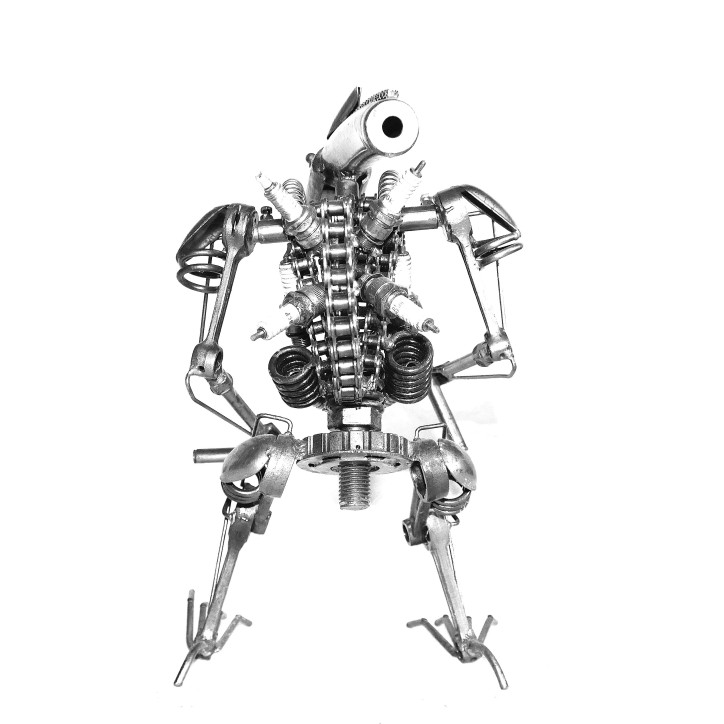Statuette métallique d'Alien avec marteau