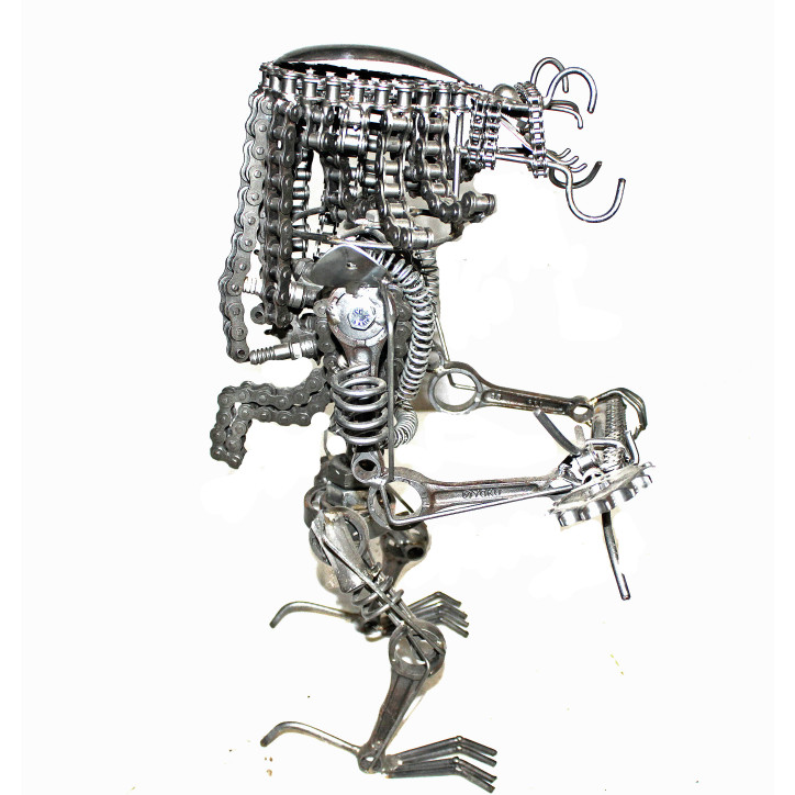 Statuette métallique du Predator avec sa hache