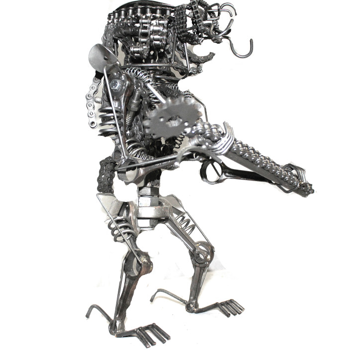 Statuette métallique du Predator avec sa hache