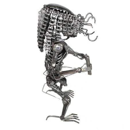 Statuette métallique du Predator avec nunchakus