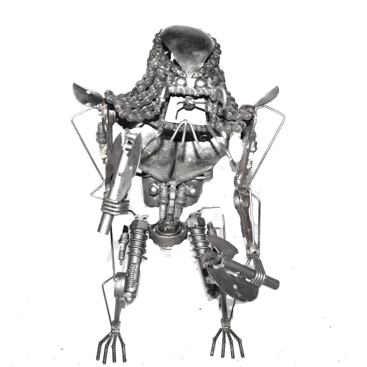 Statuette métallique du Predator avec doubles haches