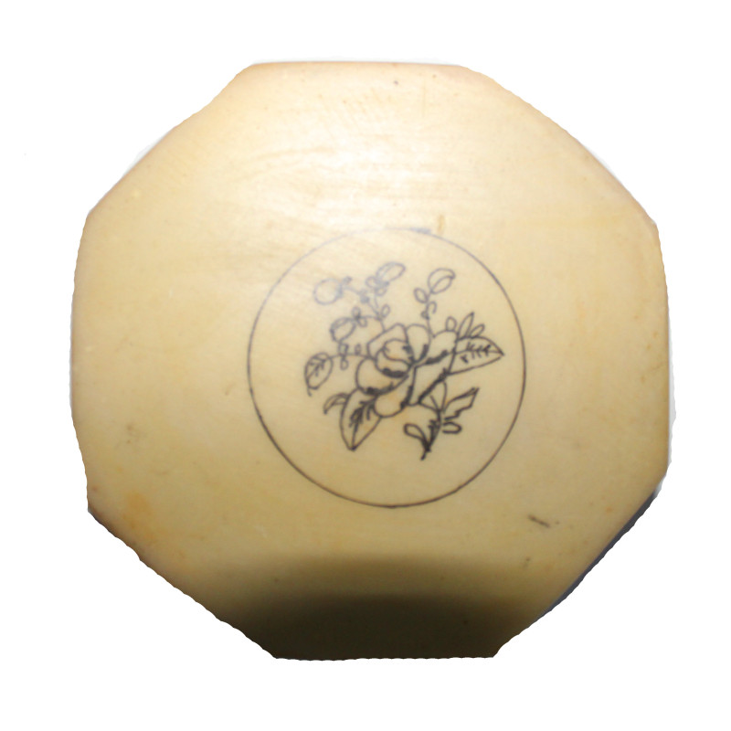 Boussole astrologique d'Asie du 19eme siècle pierre Blanche