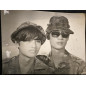 Photo originale de 2 soldats ARVN posant décontractés