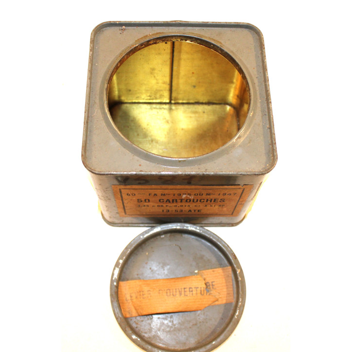 Boite vide en métal de 50 cartouches pour Obus de 60 mm de 1953