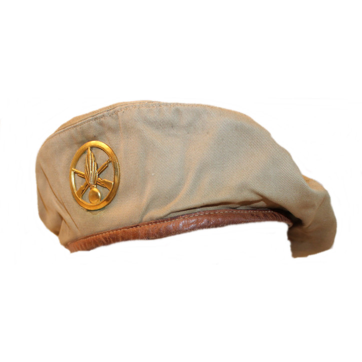 Béret de l'infanterie de l'armée française avec son insigne