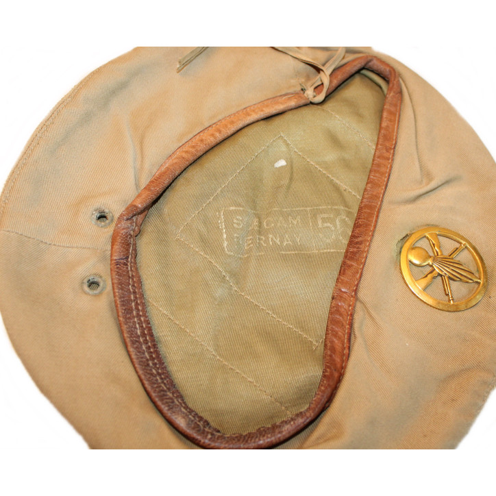 Béret de l'infanterie de l'armée française avec son insigne