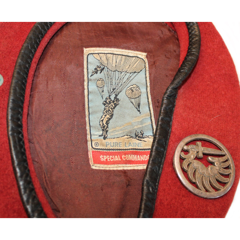 Béret rouge des parachutistes français avec son insigne