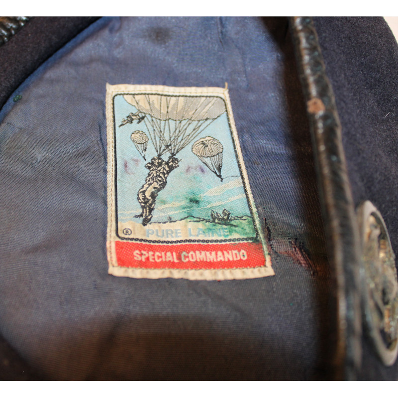 Béret de cavalerie française avec son insigne