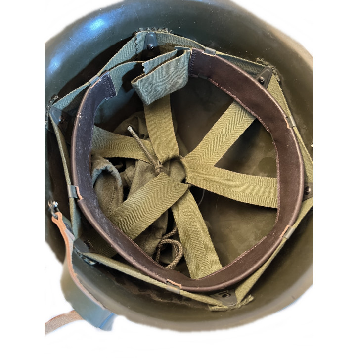 Casque mod 51 complet avec sous casque complet, couvre casque et tissu et casque lourd
