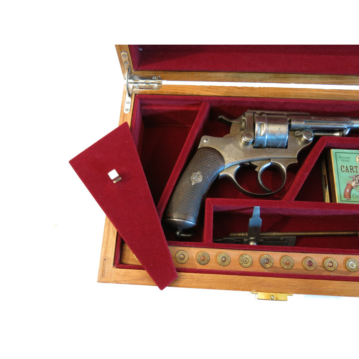 Coffret de présentation revolver 1873 ref 7