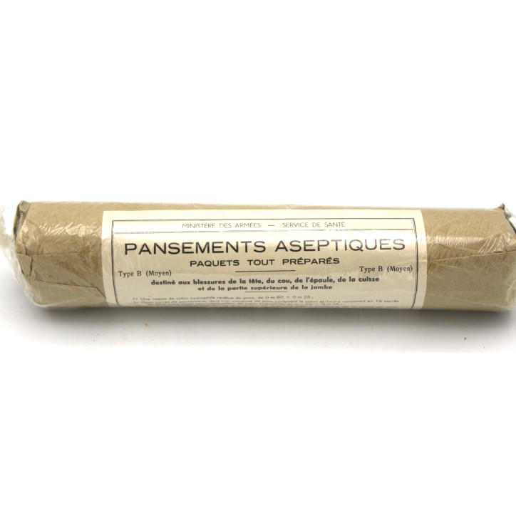 Pansements aseptiques du service de santé des armées encore sous plastique