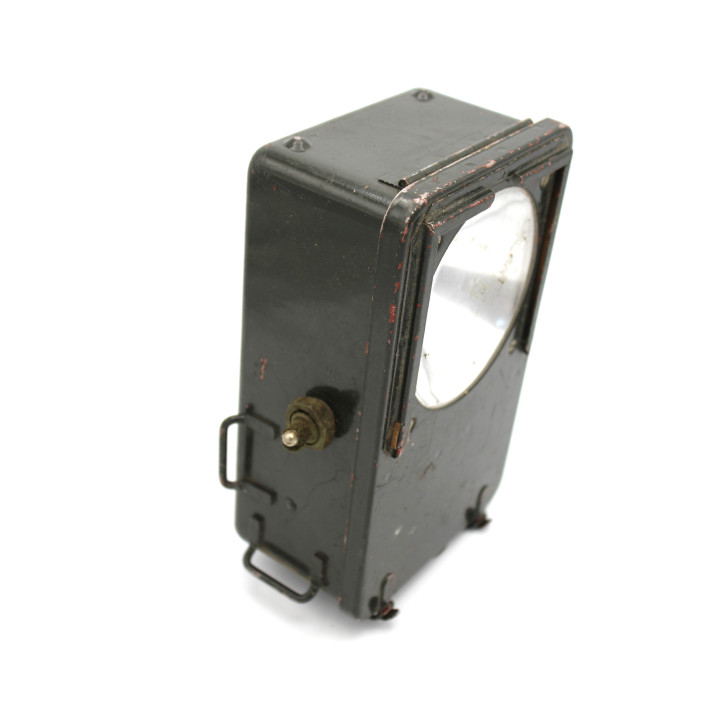 Lampe portative de l'armée française de 1970 avec filtres rouge et jaune
