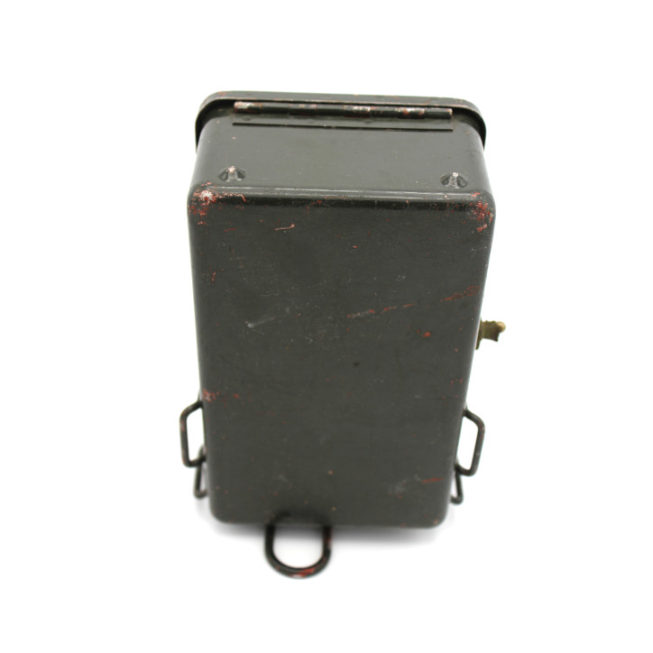 Lampe portative de l'armée française de 1970 avec filtres rouge et jaune
