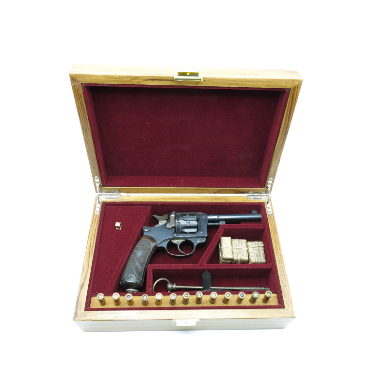 Coffret  de presentation revolver 1892 ref 8