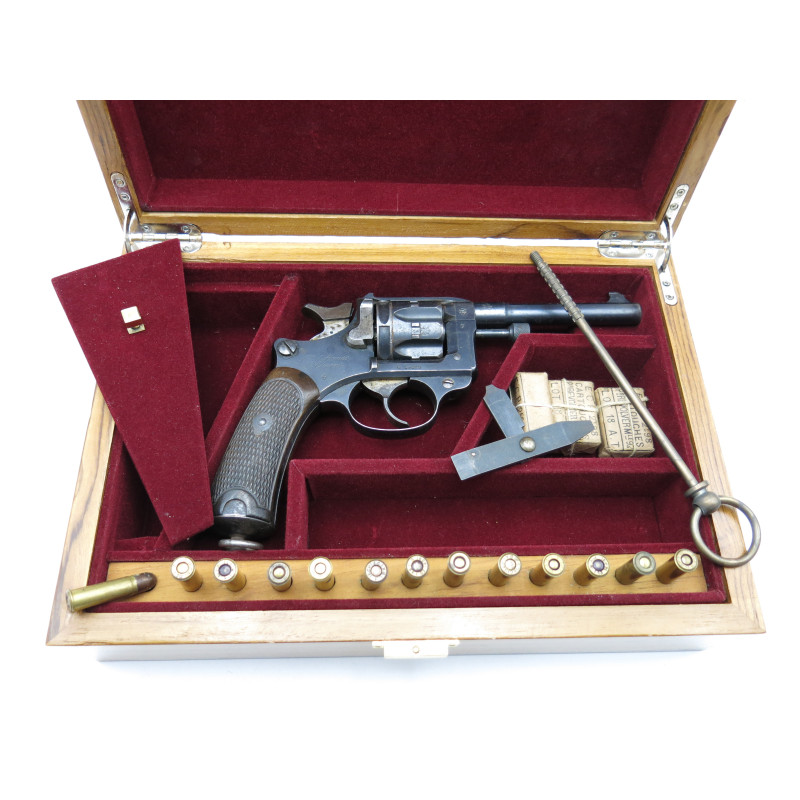 Coffret  de presentation revolver 1892 ref 8