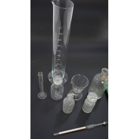 Lot de verreries des hôpitaux militaires