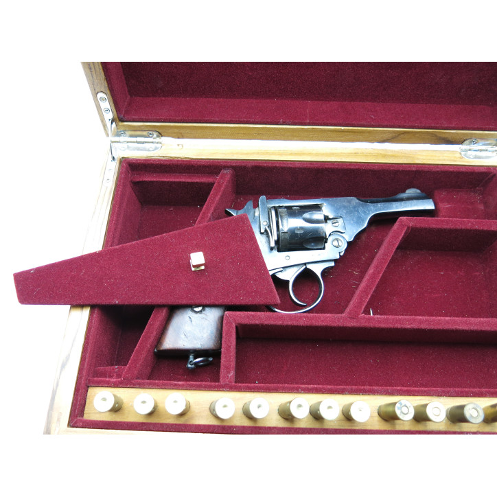 Coffret pour revolver Enfield 380 court ref 8